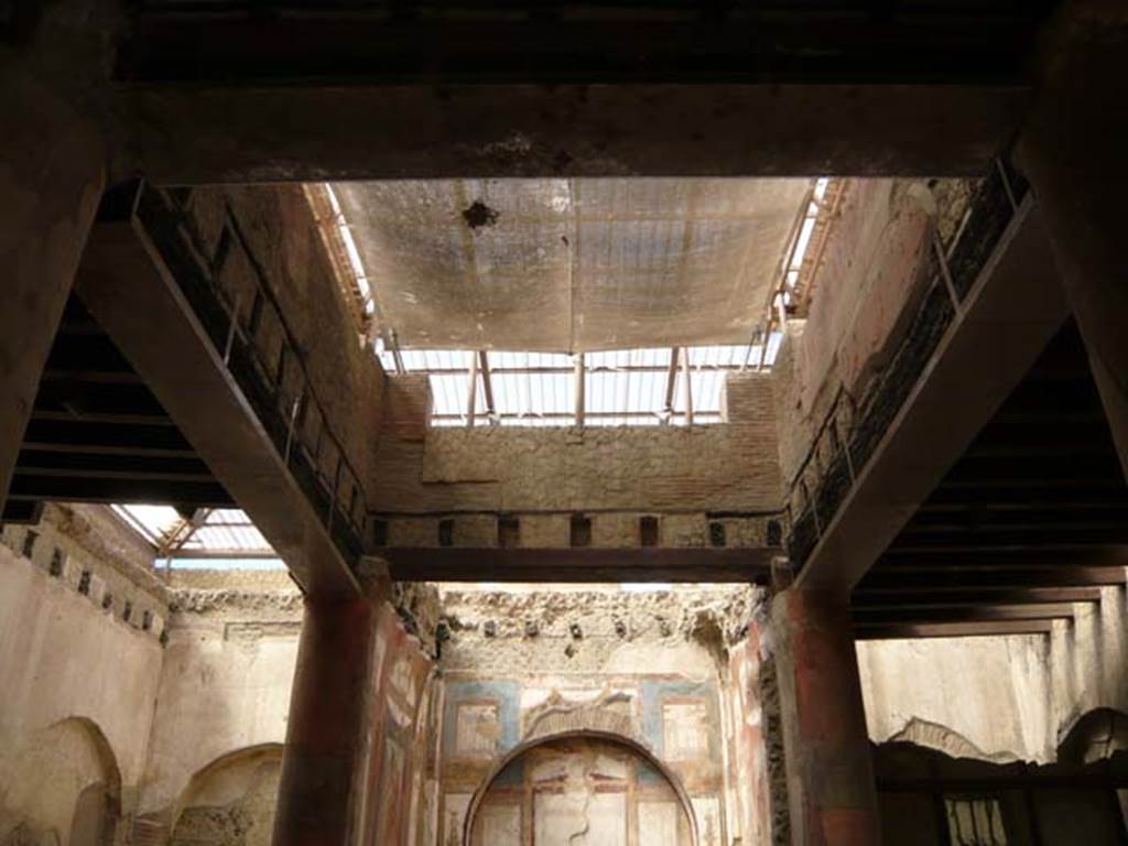 VI.21 Herculaneum. August 2013. Upper south side. Photo courtesy of Buzz Ferebee.